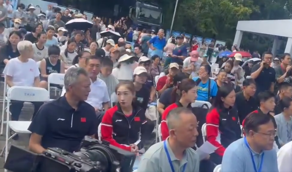 年开始, 又一个的冠 年开始, 又一个的冠