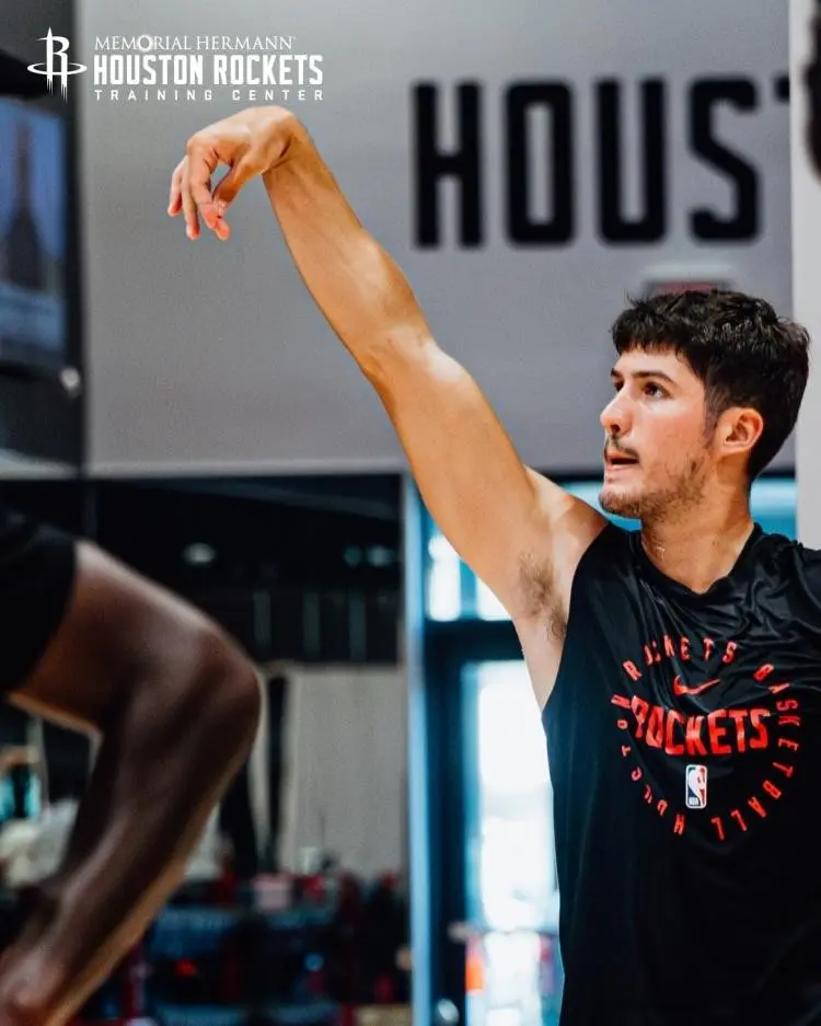 火箭队晒全, 压谢泼德成